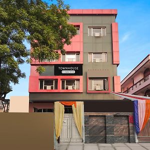 Super Townhouse Maithli Marg Sector 55 Formerly Red Roof